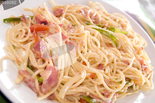 Image of Nicaraguan pasta spaghetti with bacon peppers tomatoes