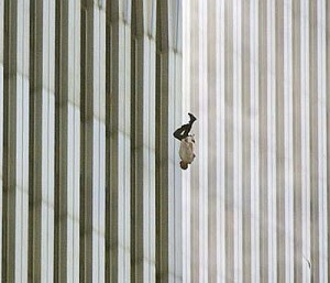 RichardDrew Fotografías que hicieron Historia: “Falling man” de Richard Drew 2