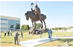 Escultura Death Dealer en Fort Hood - 03 Escultura Death Dealer en Fort Hood - 03
