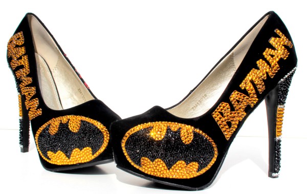 Zapatos de tacón de Batman con cristales de Swarovski