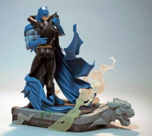 Figura Batman y Catwoman besándose (Batman: Silencio)