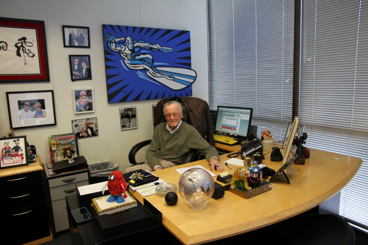 La oficina de Stan Lee en Beverly Hills 2 Stan Lee en su oficina - 01