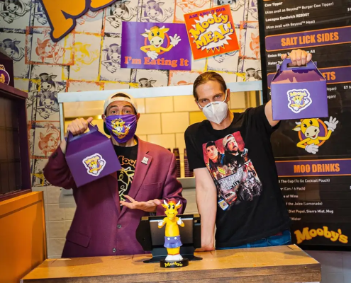Kevin Smith abre su restaurante Mooby´s en West Hollywood 2 Mooby´s Kevin Smith