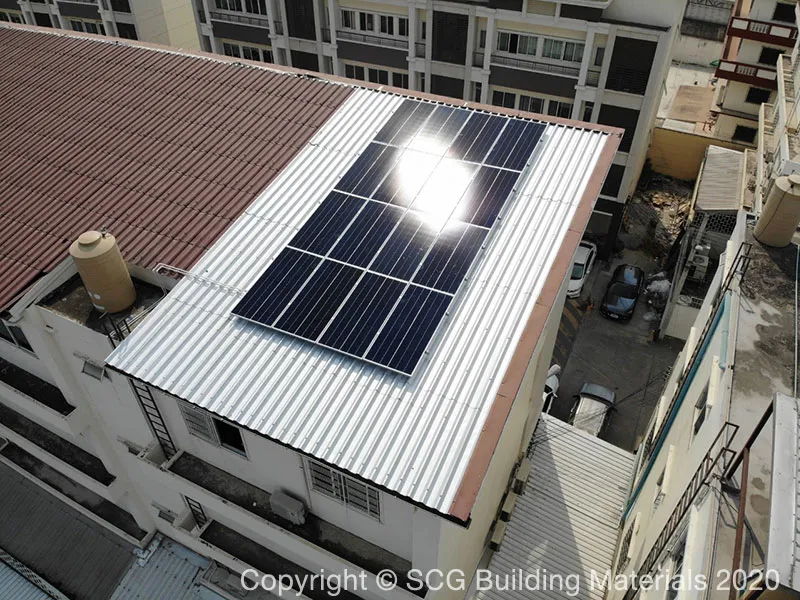 หลังคาบ้านทาวน์เฮาส์ที่ติดตั้งโซล่าเซลล์ (Solar Cell) ช่วยลดค่าไฟ