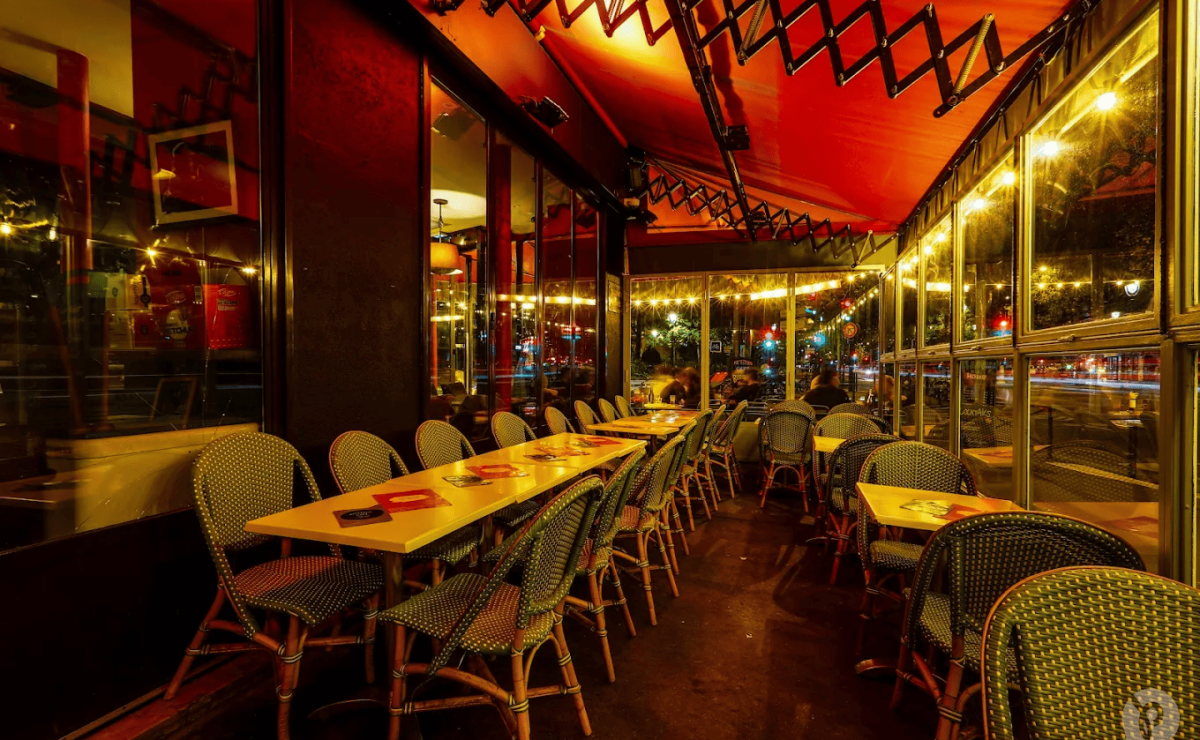 Quelques tables en terrasse couverte - Photo 3