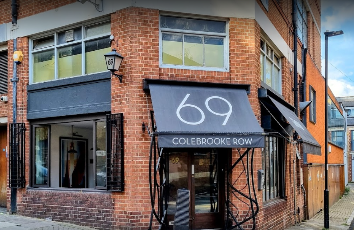 The Bar With No Name