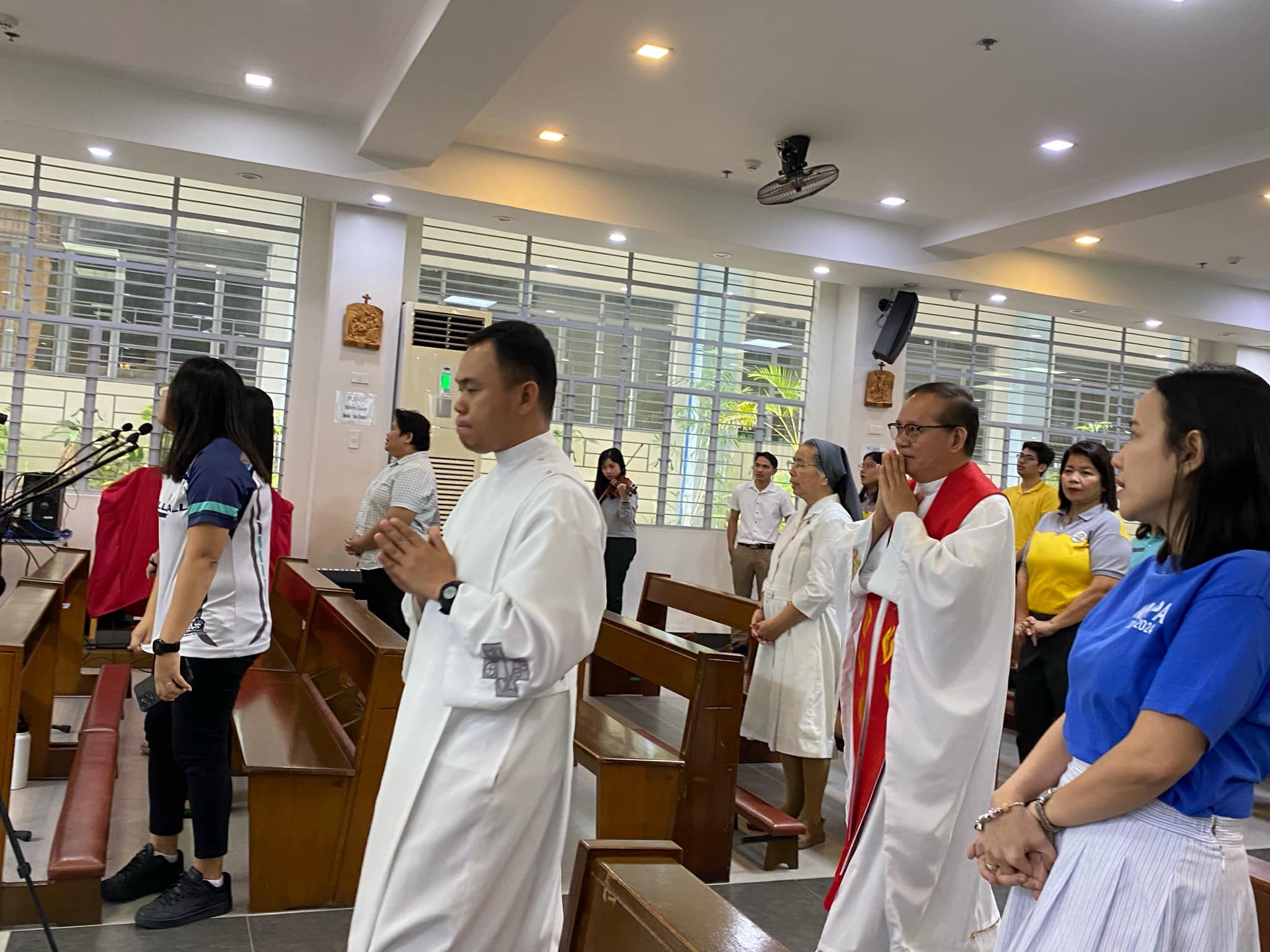 Manresa School Celebrates Mass of the Holy Spirit