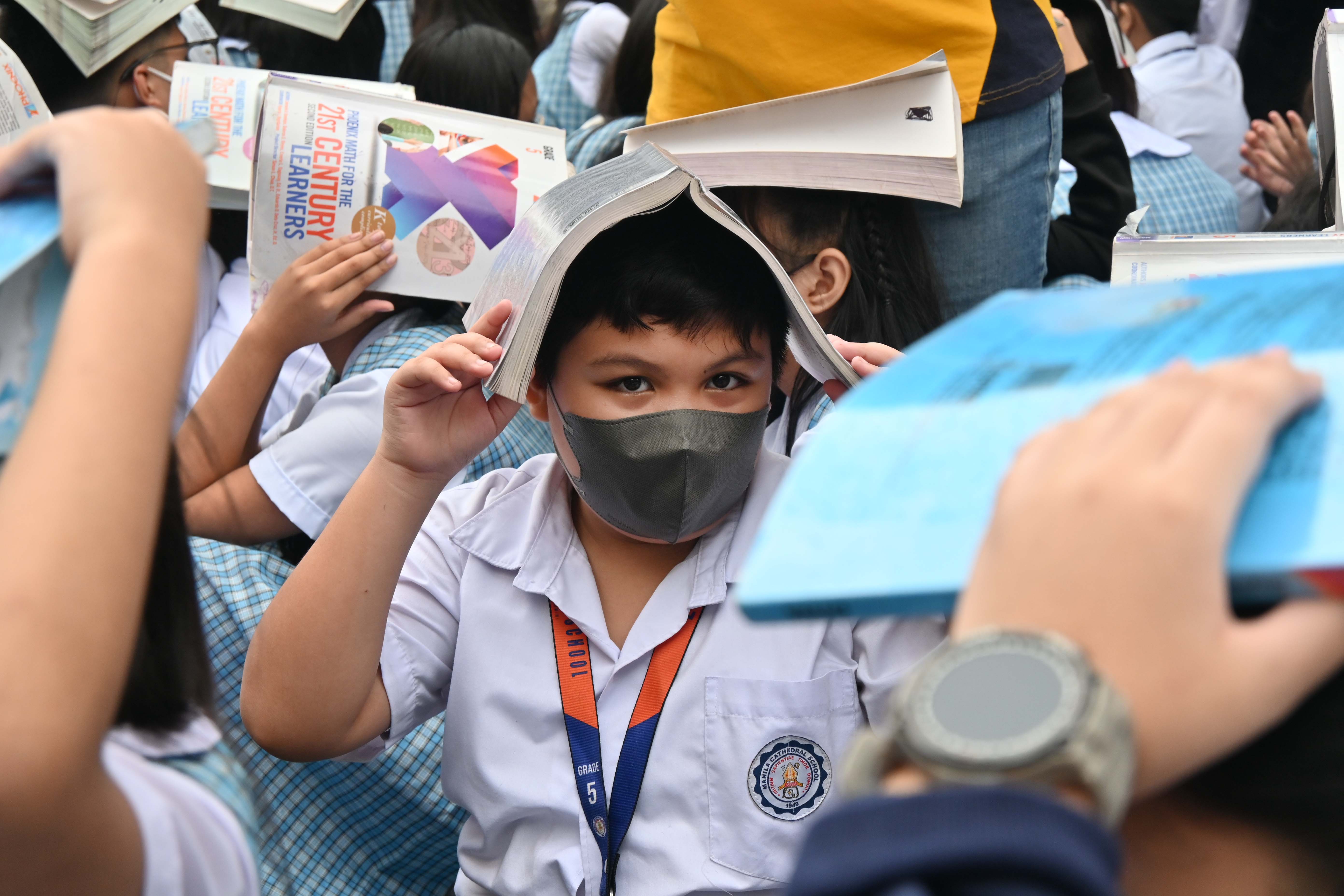 An earthquake drill was facilitated today to prioritize the safety and protection of our students at Manila Cathedral School. This simulation activity promotes awareness to our students in case natura