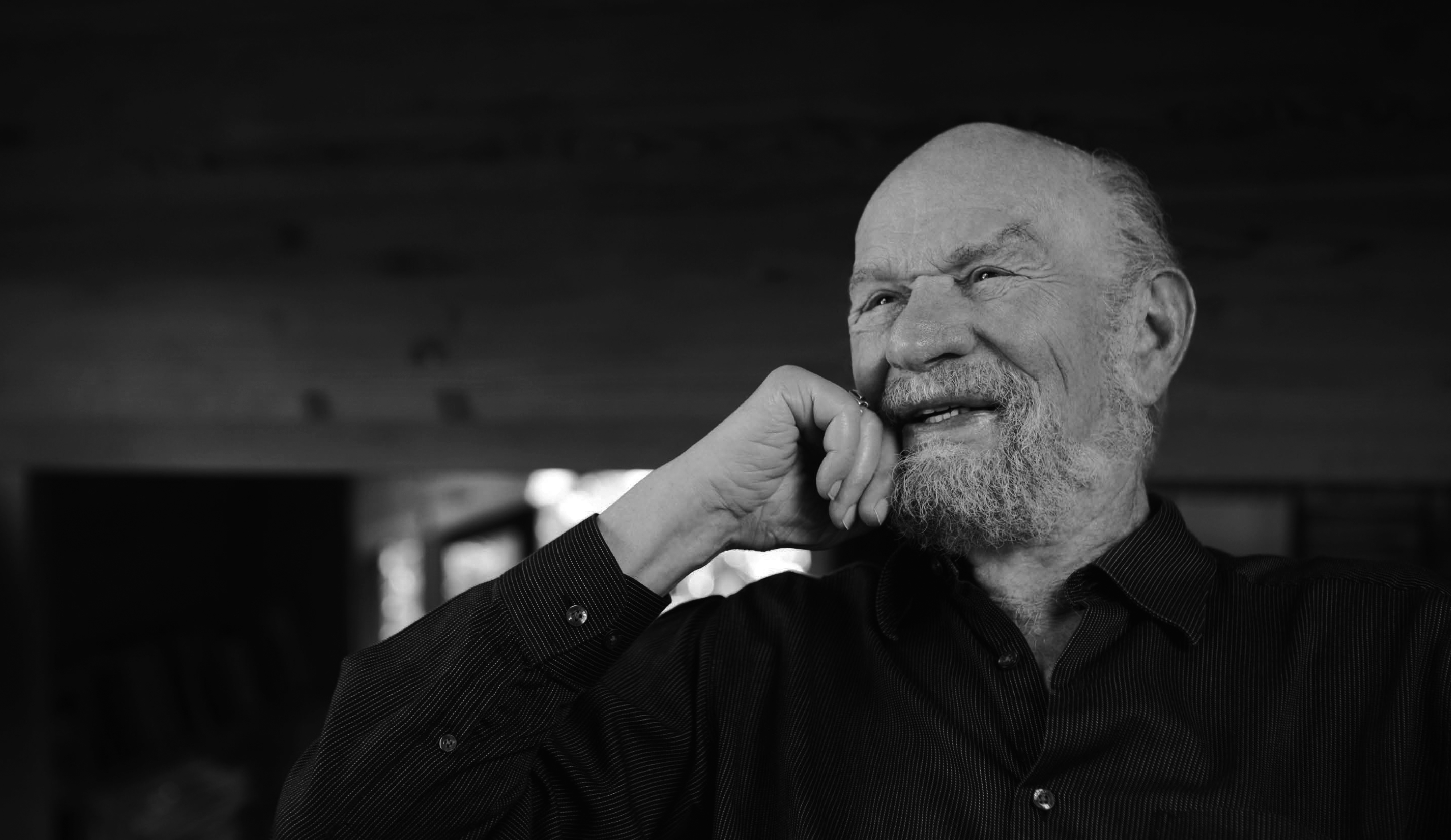 Portrait of Ray Kappe seated