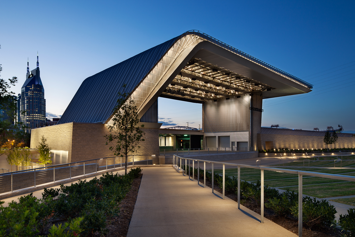 Hodgetts Fung Riverfront Park pavilion at dusk