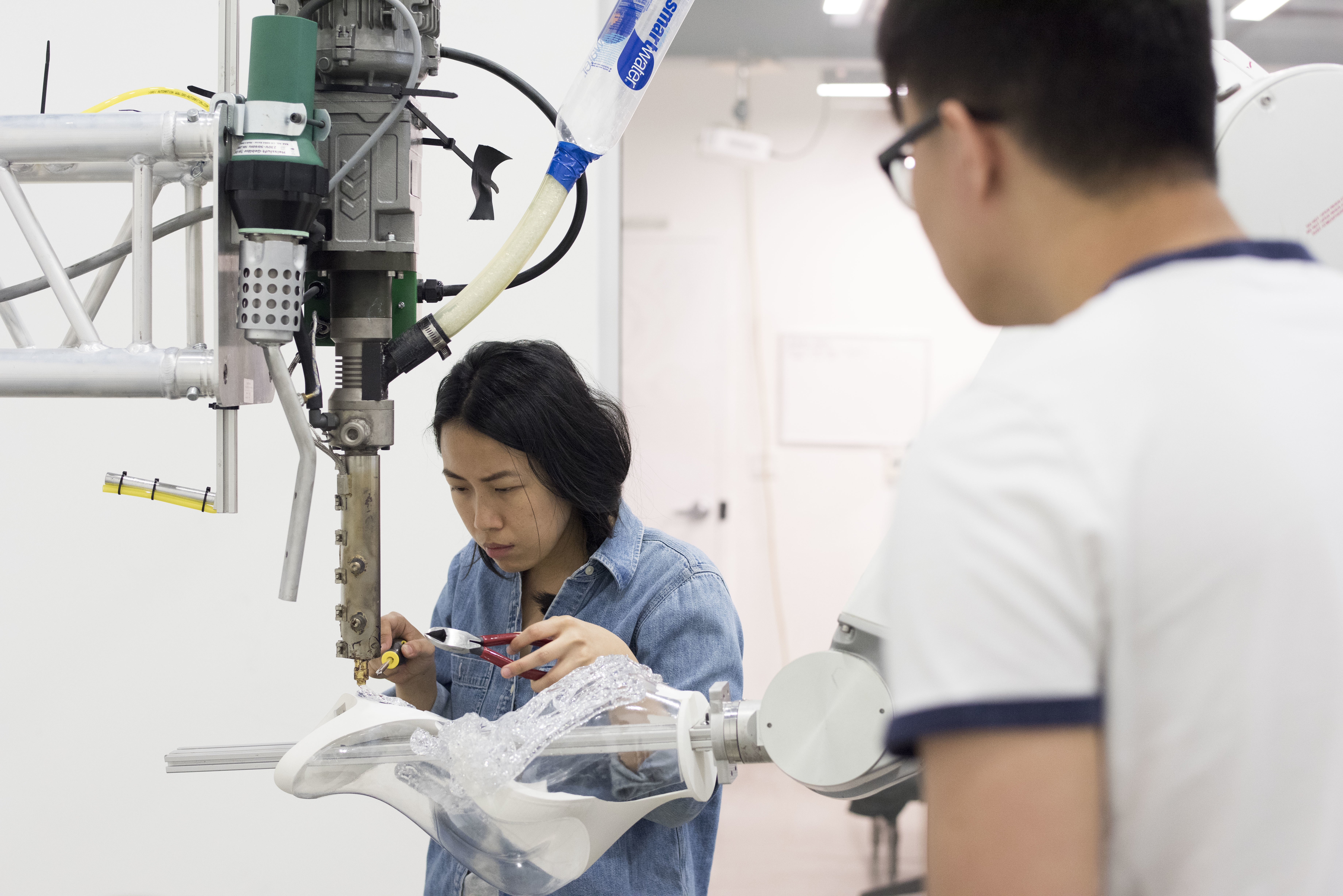 students setup robot arm 3d printing plastic extrusion