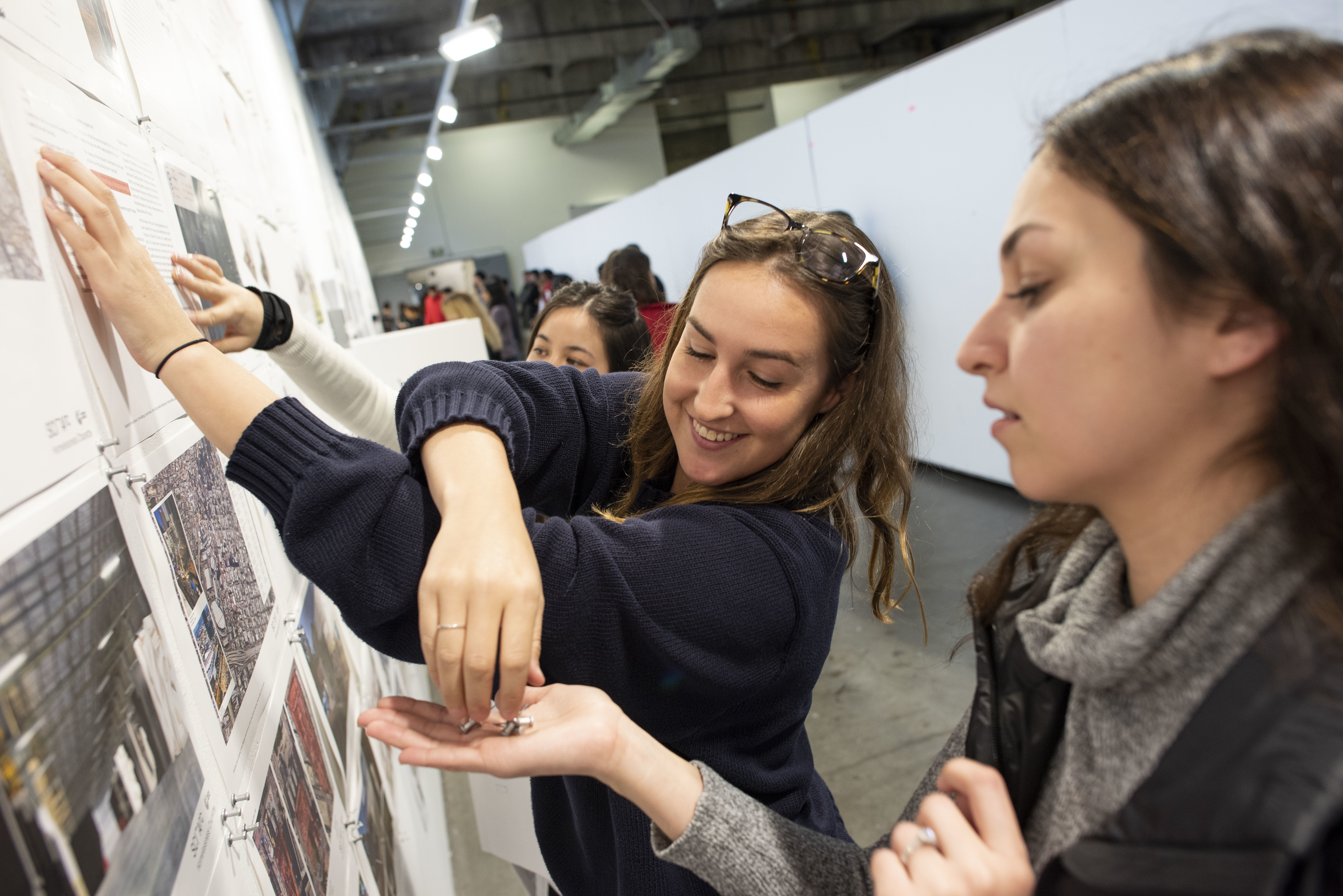 Students pinning up during SCI-Arc's 2019 Homelessness Charrette