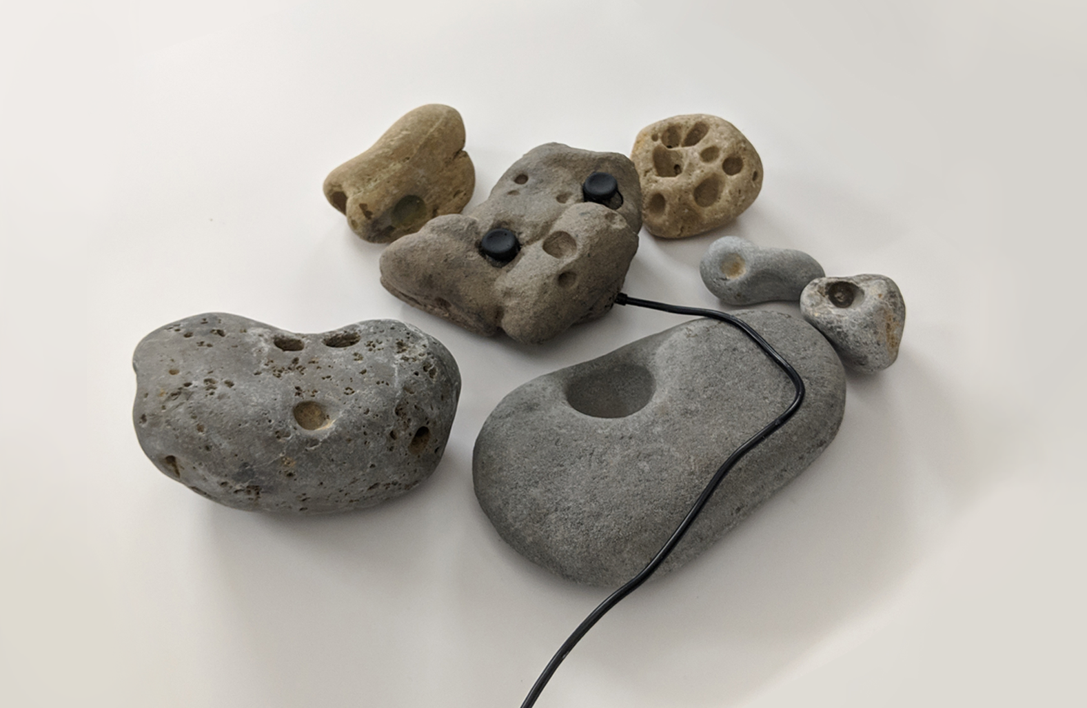 stones with wires