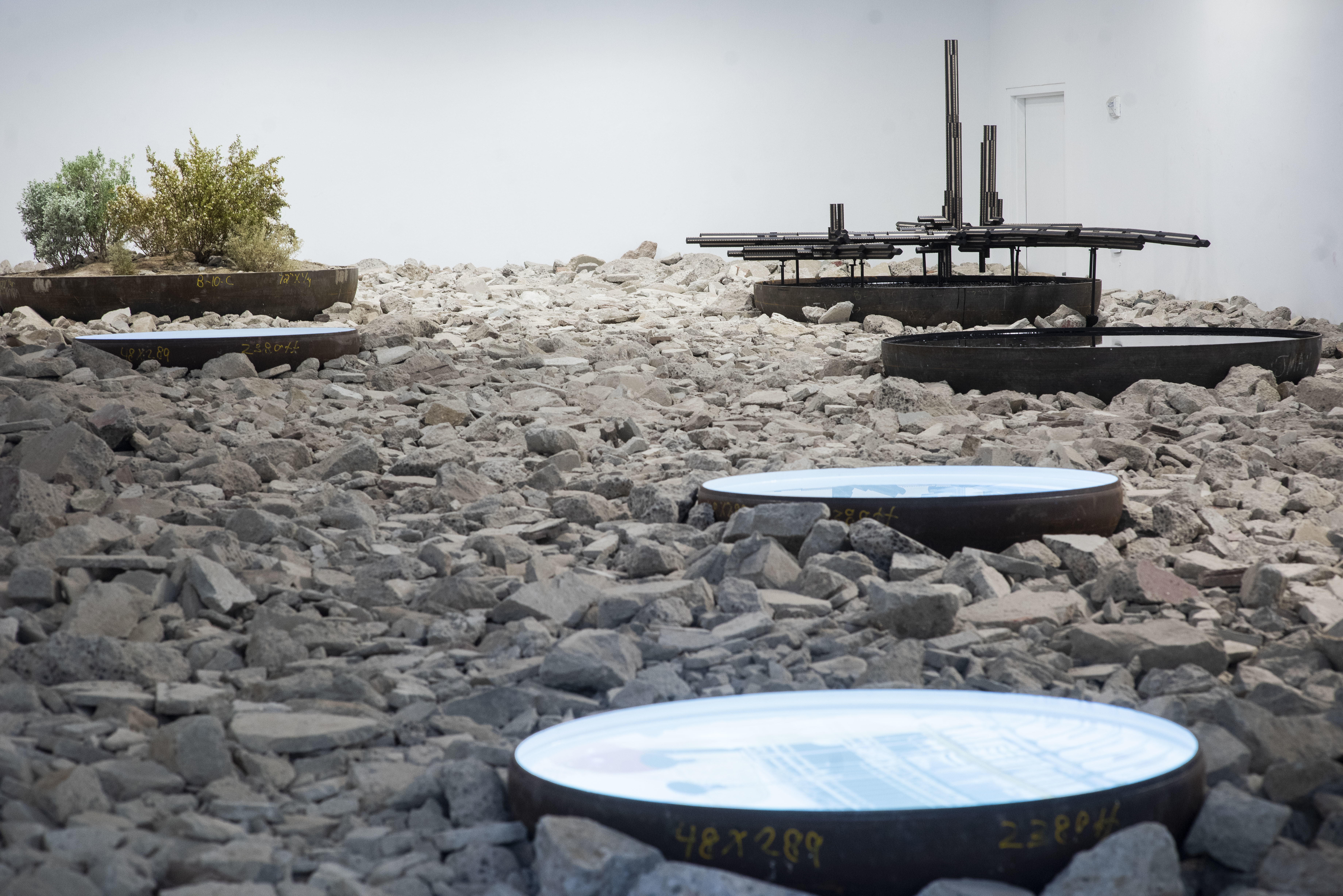 A room filled with rocks and architectural models