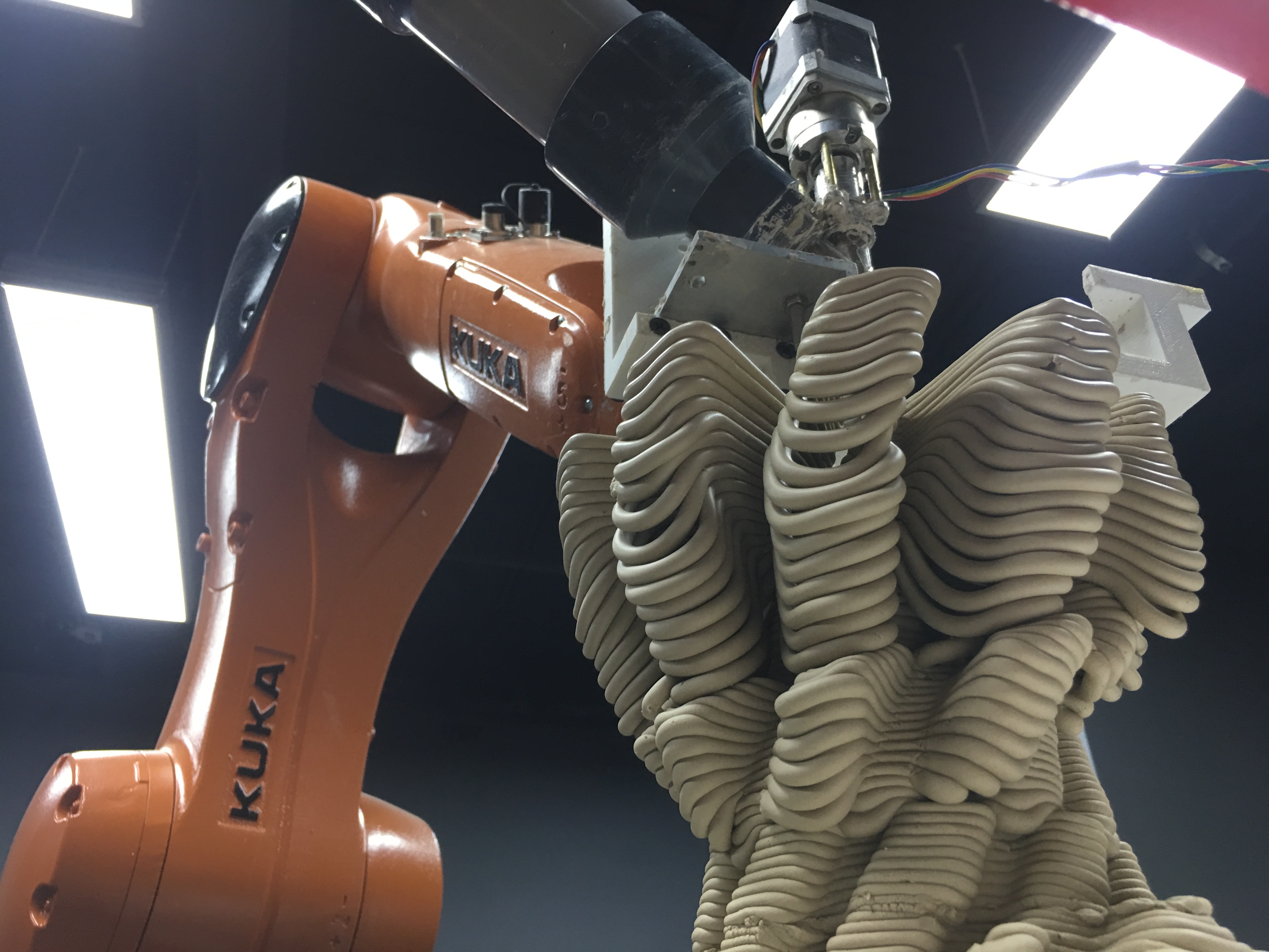 kuka robot arm 3d prints ceramic vessels