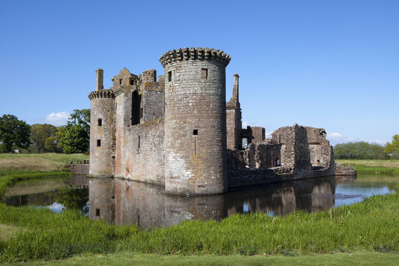 Caerlaverock Castle: Scotland's Triangular Fortress