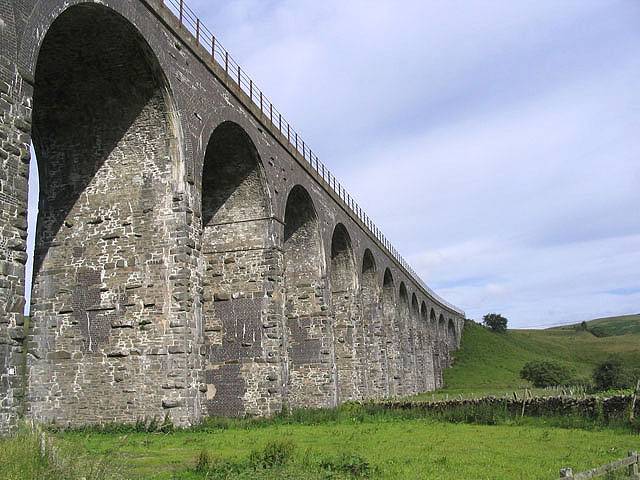 Shankend Viaduct, Walter Baxter / Shankend Viaduct / CC BY-SA 2.0