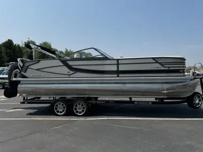 Crest Pontoons 250 L
