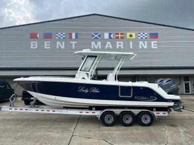 2021 Robalo Robalo R272