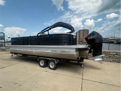 Bennington Pontoons 25 LCW