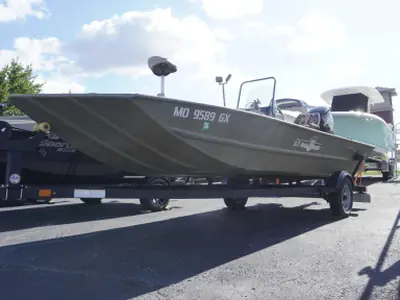 2024 Tracker GRIZZLY 1860
