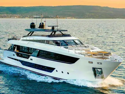 Ferretti 1000