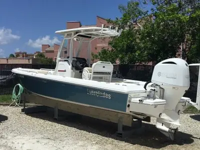 2016 Everglades 243 CC