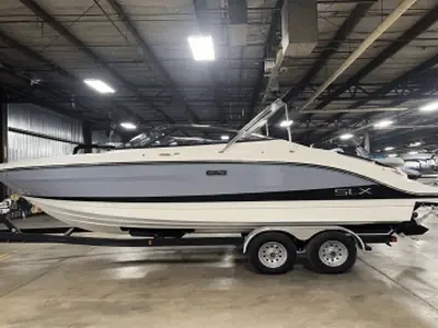 2025 Sea Ray 260 SLX