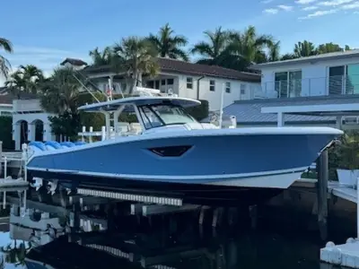 Pursuit S 428 Sport