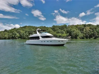 2001 Carver Voyager