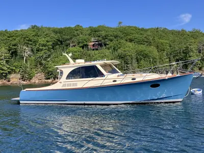 hinckley 40 Picnic Boat