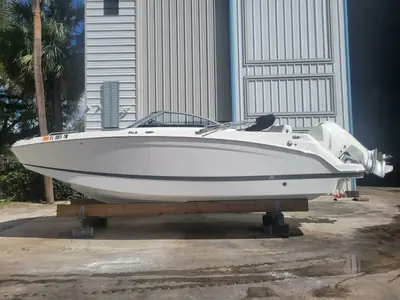 2022 Four Winns HD3