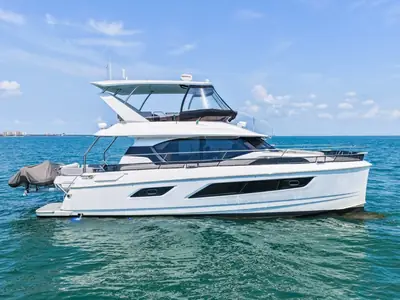 2021 Aquila 44 Yacht