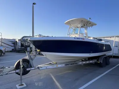 Robalo R240