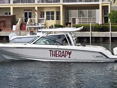 2022 Boston Whaler 320 Vantage