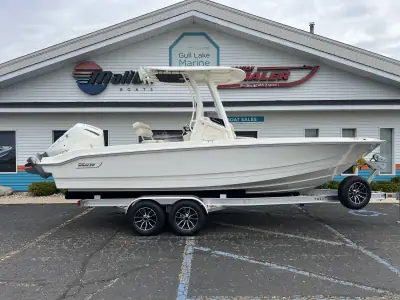 2026 Boston Whaler 220 Dauntless