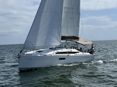 2015 Jeanneau Sun Odyssey 349