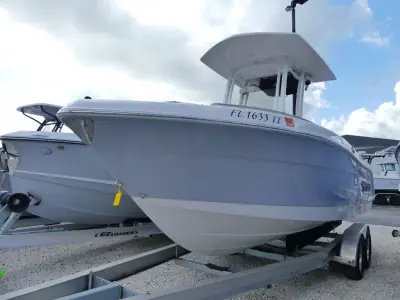2023 Robalo R222 EX