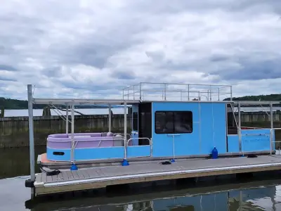 2005 Sun Tracker PARTY CRUISER 32