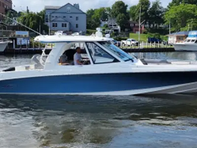 Boston Whaler 380 Realm