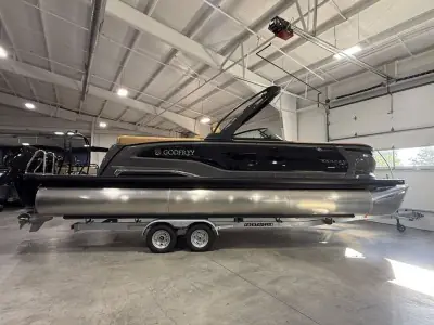 Godfrey Pontoon SANPAN 2500