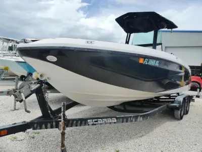 2018 Scarab 255 Platinum SE