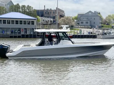 2026 Boston Whaler 330 Vantage