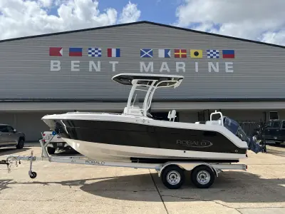 Robalo R222 Center Console