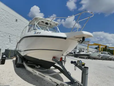 2005 Boston Whaler 255 Conquest