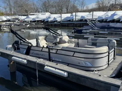 2019 Starcraft EXS 1