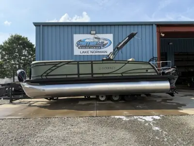 Godfrey Pontoon Monaco 235 SFL iMPACT 29 in. Center Tube