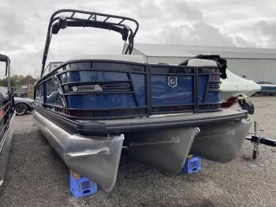 Godfrey Pontoon 2500