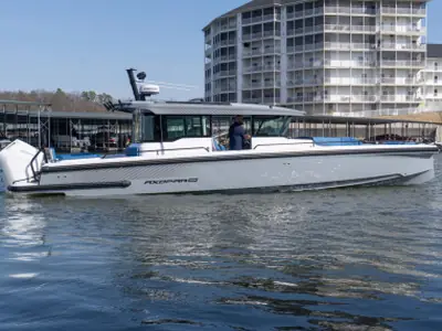 Axopar 37 Cross Cabin