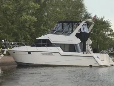 1995 Carver 370 Voyager